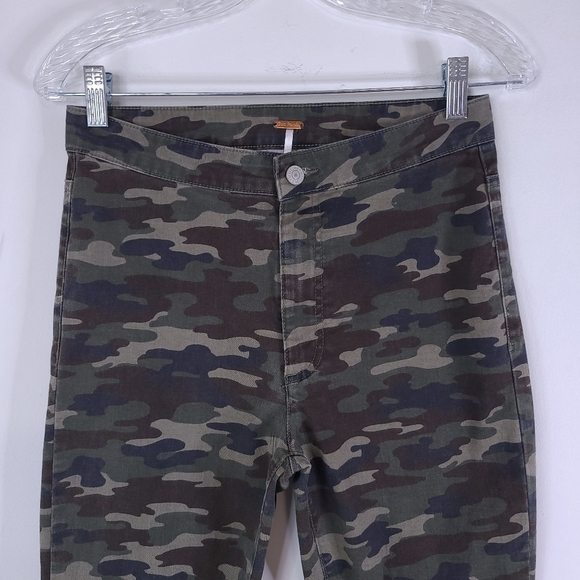 Free People Army Green Camo High Rise Skinny Jeans 27 Camouflage Outdoors Hunt - Picture 3 of 9